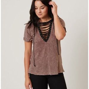 XL THE BUCKLE-GILDED INTENT TEE